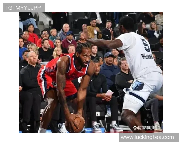 伦纳德轰下历史新高三分弹发射！篮球巨星的传奇之夜